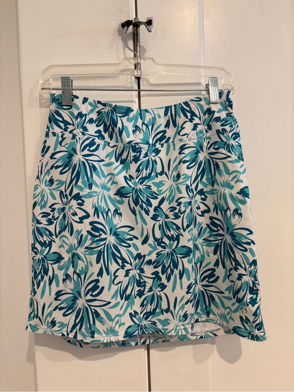 Jofit White/Teal Floral Athletic Skort with Tropical Pattern. Size XS